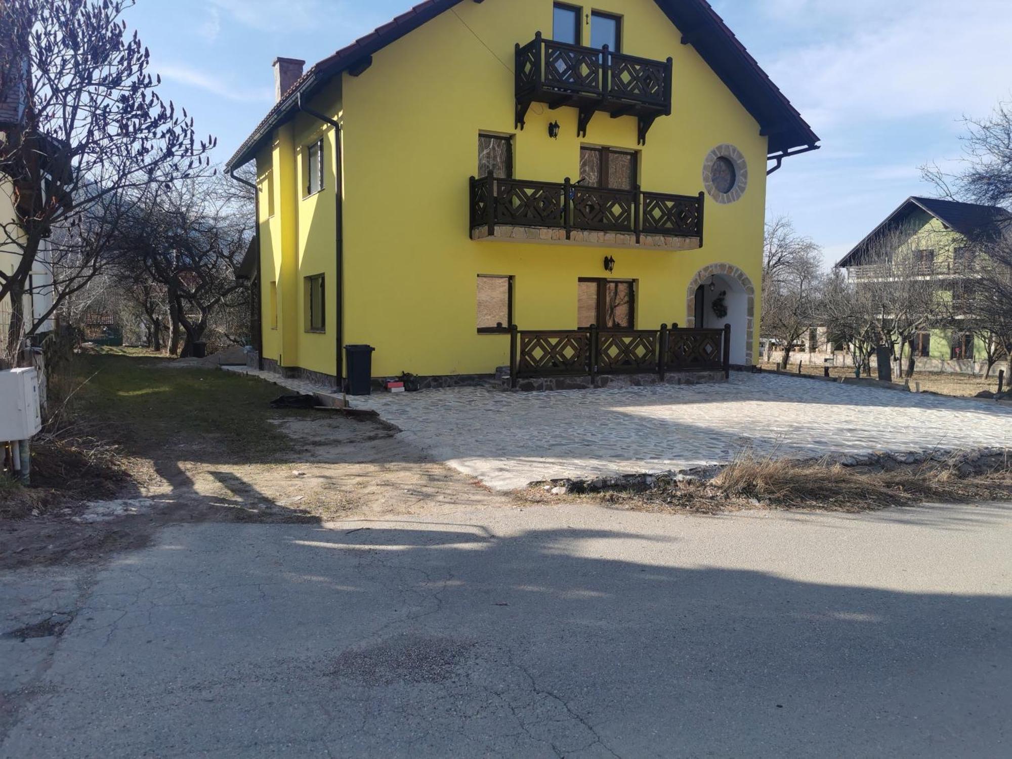 Yellow House Bran  Exteriör bild